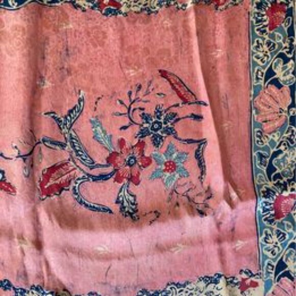 Hand Woven in Bali silk wrap - Picture 7 of 9